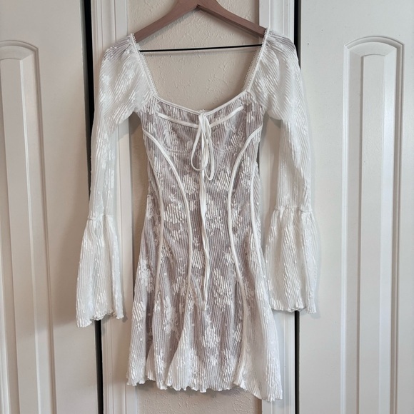 Elegant White Bridal Lace Dress - Picture 2 of 5